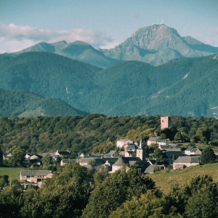 Village d'Avezac - Vue Pic du Midi - Hautes-Pyrénées - Crédit OTCP