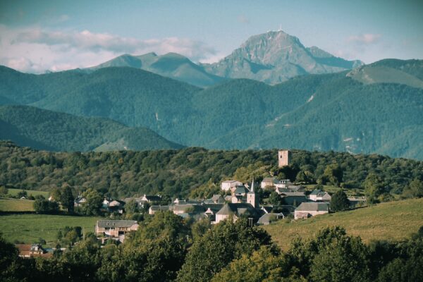 Village d'Avezac - Vue Pic du Midi - Hautes-Pyrénées - Crédit OTCP